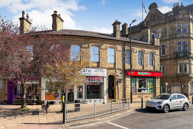 1 -1A Bow Street, Keighley BD21 3PB 10