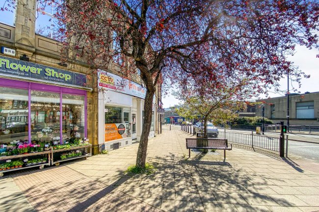 1 -1A Bow Street, Keighley BD21 3PB 10