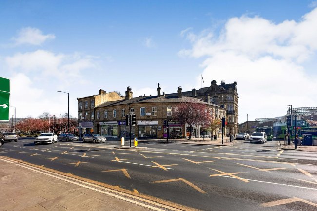 1 -1A Bow Street, Keighley BD21 3PB 10