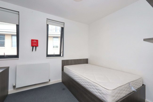 Flat 504 Pearl Works, 2 Howard Lane, Sheffield S1 2FT 1
