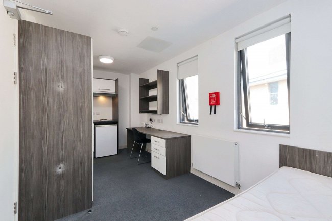 Flat 504 Pearl Works, 2 Howard Lane, Sheffield S1 2FT 1