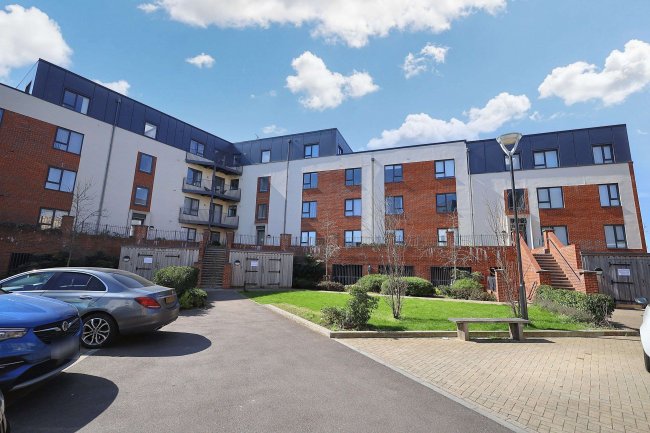 50 Suffield Lodge, Suffield Hill, High Wycombe, Buckinghamshire, HP11 2FR 4