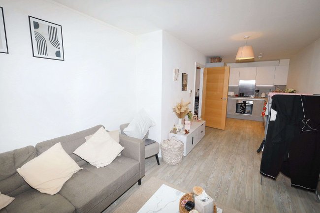 50 Suffield Lodge, Suffield Hill, High Wycombe, Buckinghamshire, HP11 2FR 4