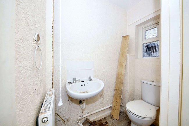 43 Bunkers Hill Lane, Bilston, WV14 6JP 7