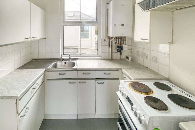 1 Glenmore Road, Salisbury, SP1 3HF 3