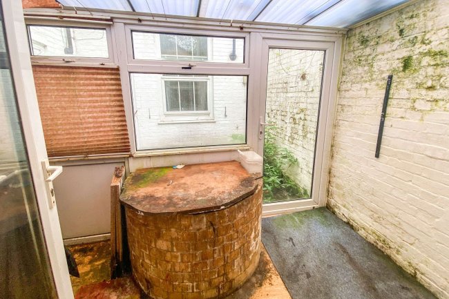 1 Glenmore Road, Salisbury, SP1 3HF 3
