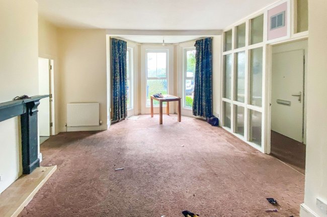 1 Glenmore Road, Salisbury, SP1 3HF 3
