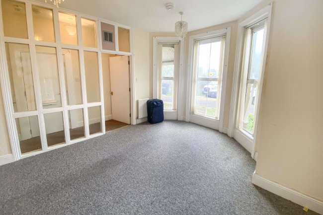 1 Glenmore Road, Salisbury, SP1 3HF 3