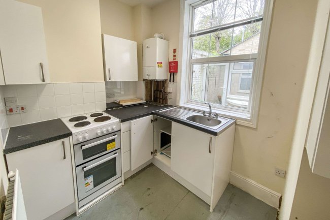 1 Glenmore Road, Salisbury, SP1 3HF 3