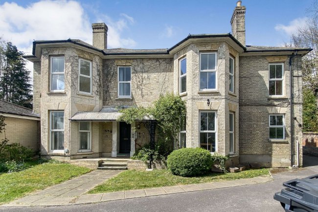 1 Glenmore Road, Salisbury, SP1 3HF 3