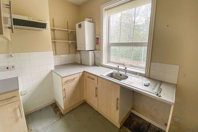 1 Glenmore Road, Salisbury, SP1 3HF 3