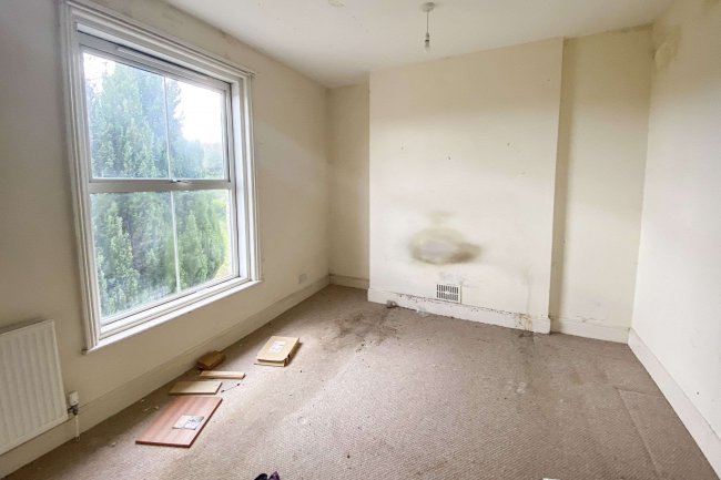 1 Glenmore Road, Salisbury, SP1 3HF 3