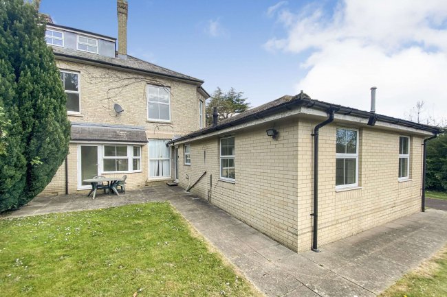 1 Glenmore Road, Salisbury, SP1 3HF 3