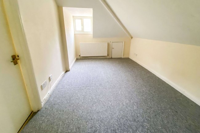 1 Glenmore Road, Salisbury, SP1 3HF 3