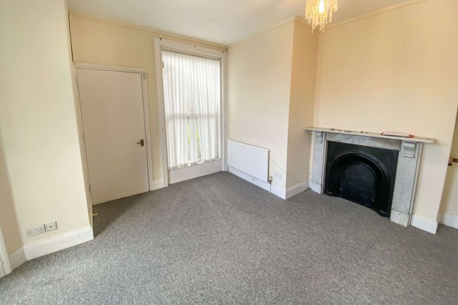 1 Glenmore Road, Salisbury, SP1 3HF 3