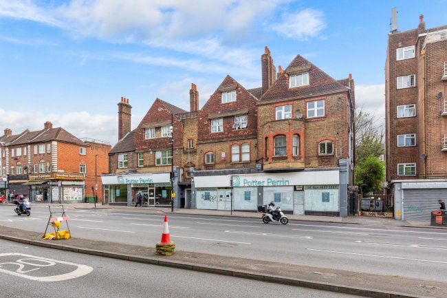 Hambly Mansions, 412-416 Streatham High Road, London, SW16 6EU 8