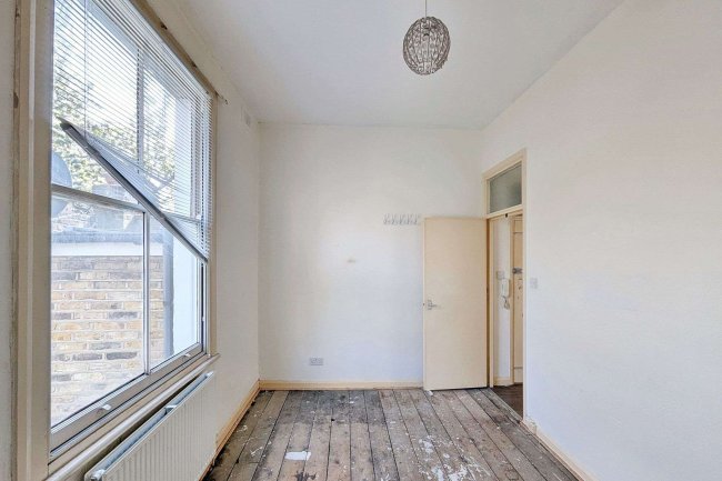 Flat B, 31 Warbeck Road, London W12 8NS 10
