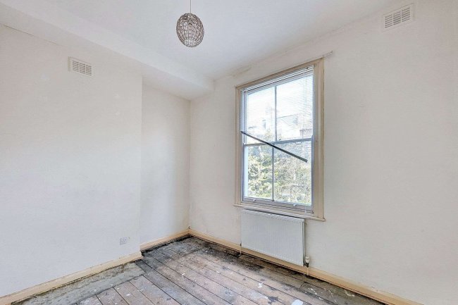 Flat B, 31 Warbeck Road, London W12 8NS 10