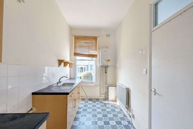Flat B, 31 Warbeck Road, London W12 8NS 10