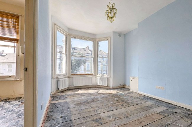Flat B, 31 Warbeck Road, London W12 8NS 10