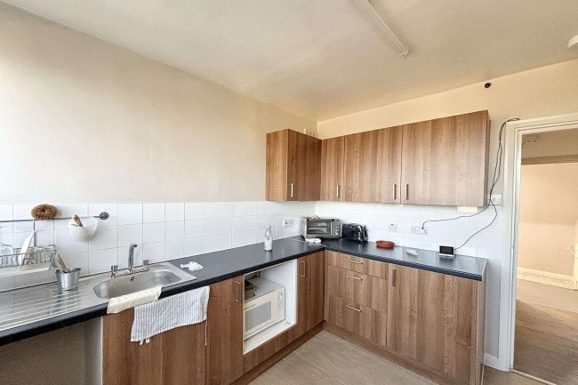 Flat C, 31 Connaught Road, Harlesden, London NW10 9AJ 3