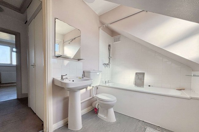 Flat C, 31 Connaught Road, Harlesden, London NW10 9AJ 3