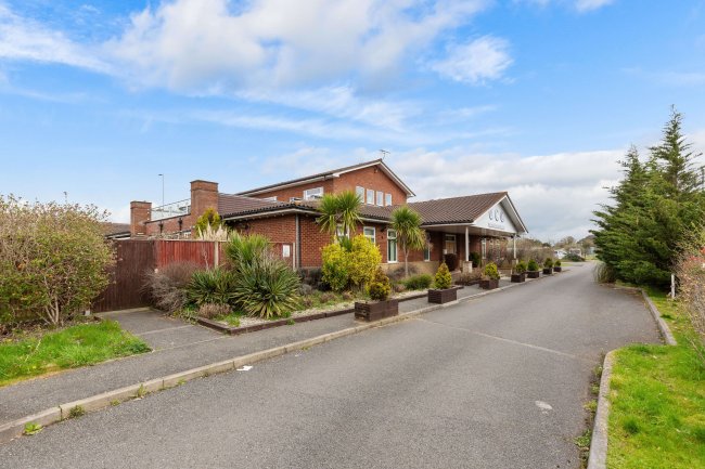 Hounslow Conservative Club, Gresham Road, Hounslow, TW3 4BX 15