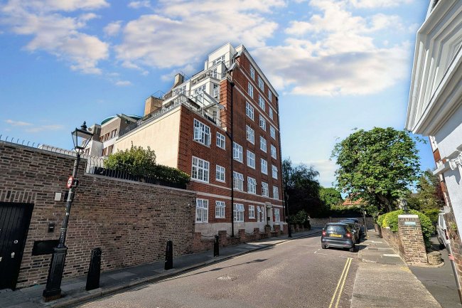 16 Melina Court, Grove End Road, St John's Wood, London NW8 9SB 4