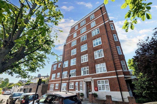16 Melina Court, Grove End Road, St John's Wood, London NW8 9SB 4