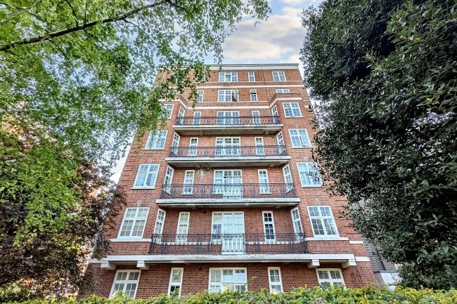 16 Melina Court, Grove End Road, St John's Wood, London NW8 9SB 4