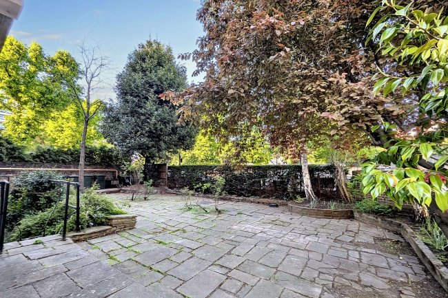 16 Melina Court, Grove End Road, St John's Wood, London NW8 9SB 4