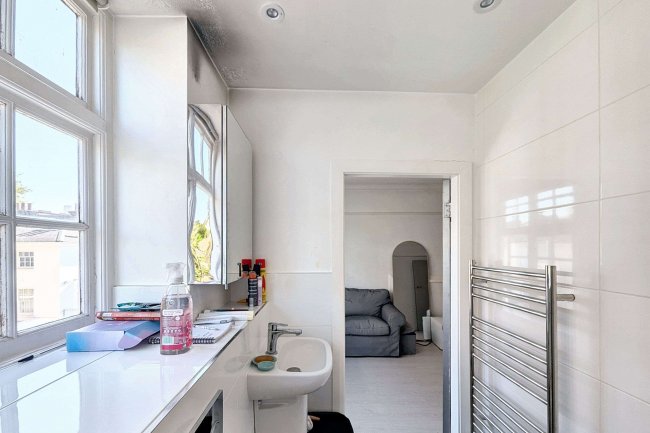 16 Melina Court, Grove End Road, St John's Wood, London NW8 9SB 4