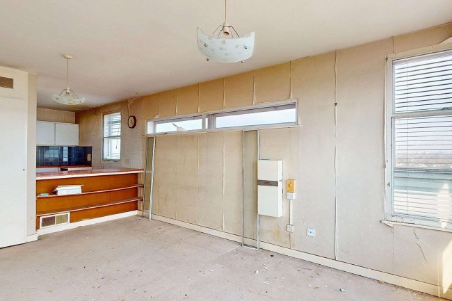51 Isobel House, Staines Road West, Sunbury on Thames TW16 7BD 4