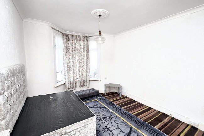 5 Temple Road, East Ham, London, E6 1LU 1