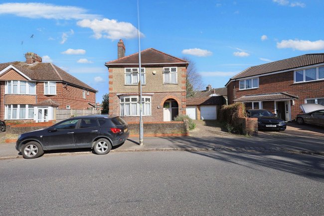 134 Chiltern Road, Dunstable, Bedfordshire, LU6 1ET 10