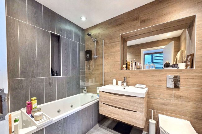 Apartment 802, 25 Church Street, Manchester M4 1PE 9