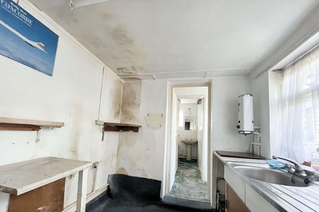 17 William Road, Sutton, Surrey SM1 4QT 1