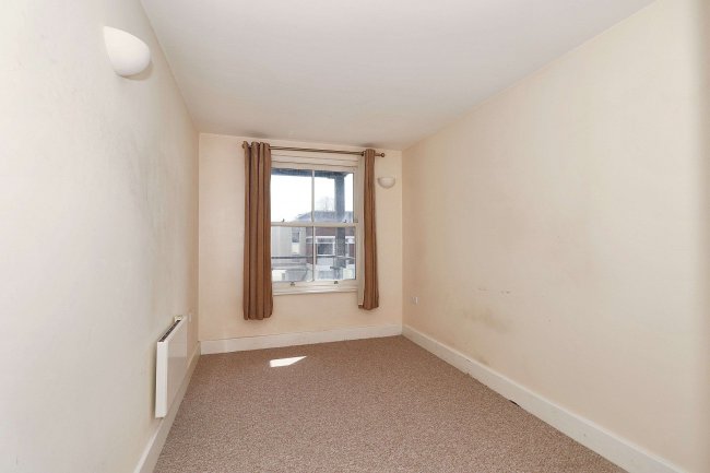 24 Flagstaff Court, Canterbury, Kent CT1 3HA 3