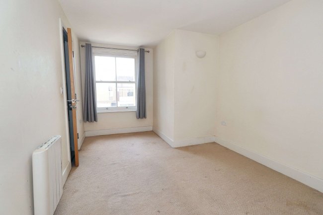 24 Flagstaff Court, Canterbury, Kent CT1 3HA 3