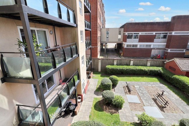24 Flagstaff Court, Canterbury, Kent CT1 3HA 3