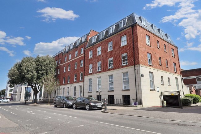 36 Flagstaff Court, Canterbury, Kent CT1 3HA 3