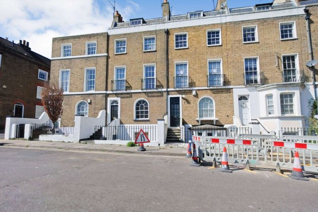 17B Milton Place, Gravesend, Kent DA12 2BT 4