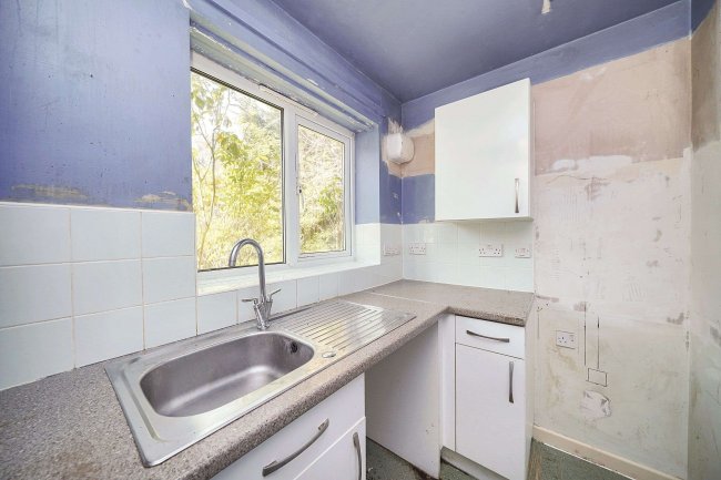 61 Bookerhill Road, High Wycombe, Buckinghamshire, HP12 4EY 6