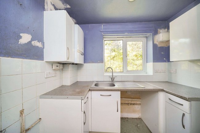 61 Bookerhill Road, High Wycombe, Buckinghamshire, HP12 4EY 6