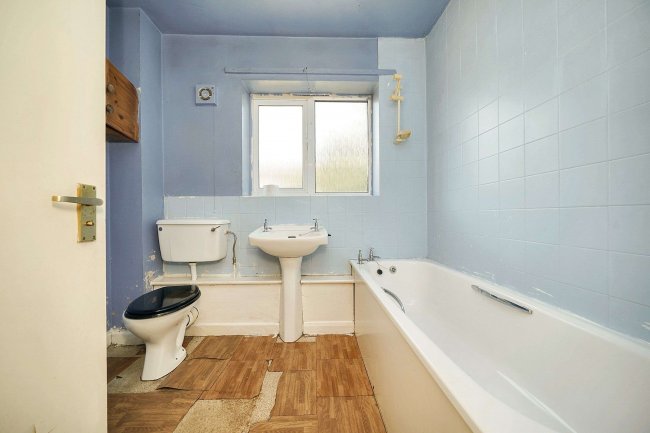 61 Bookerhill Road, High Wycombe, Buckinghamshire, HP12 4EY 6