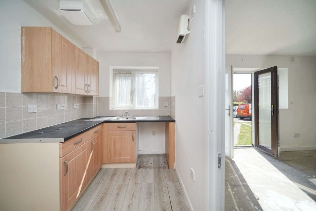 Flat 1, 271 Church Road, Northolt, UB5 5AZ 5