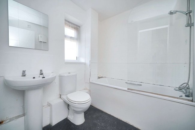 Flat 1, 271 Church Road, Northolt, UB5 5AZ 5