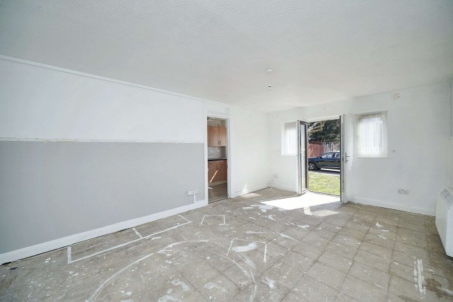 Flat 1, 271 Church Road, Northolt, UB5 5AZ 5