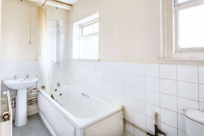 46 St Andrews Road, Clacton on Sea, Essex, CO15 3AP 1