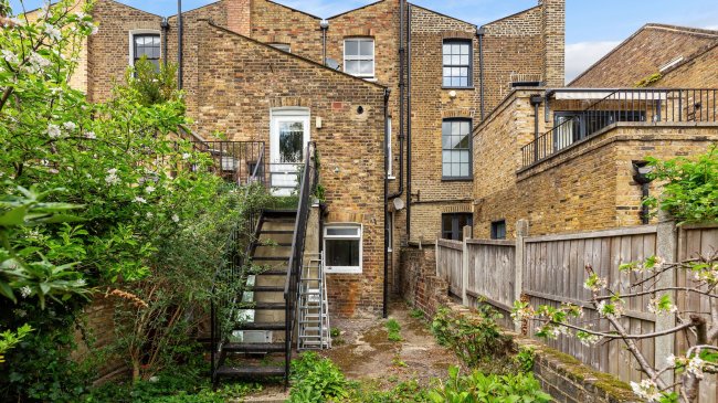 Flat A, 31 Buckingham Road, Islington, London, N1 4HY 10